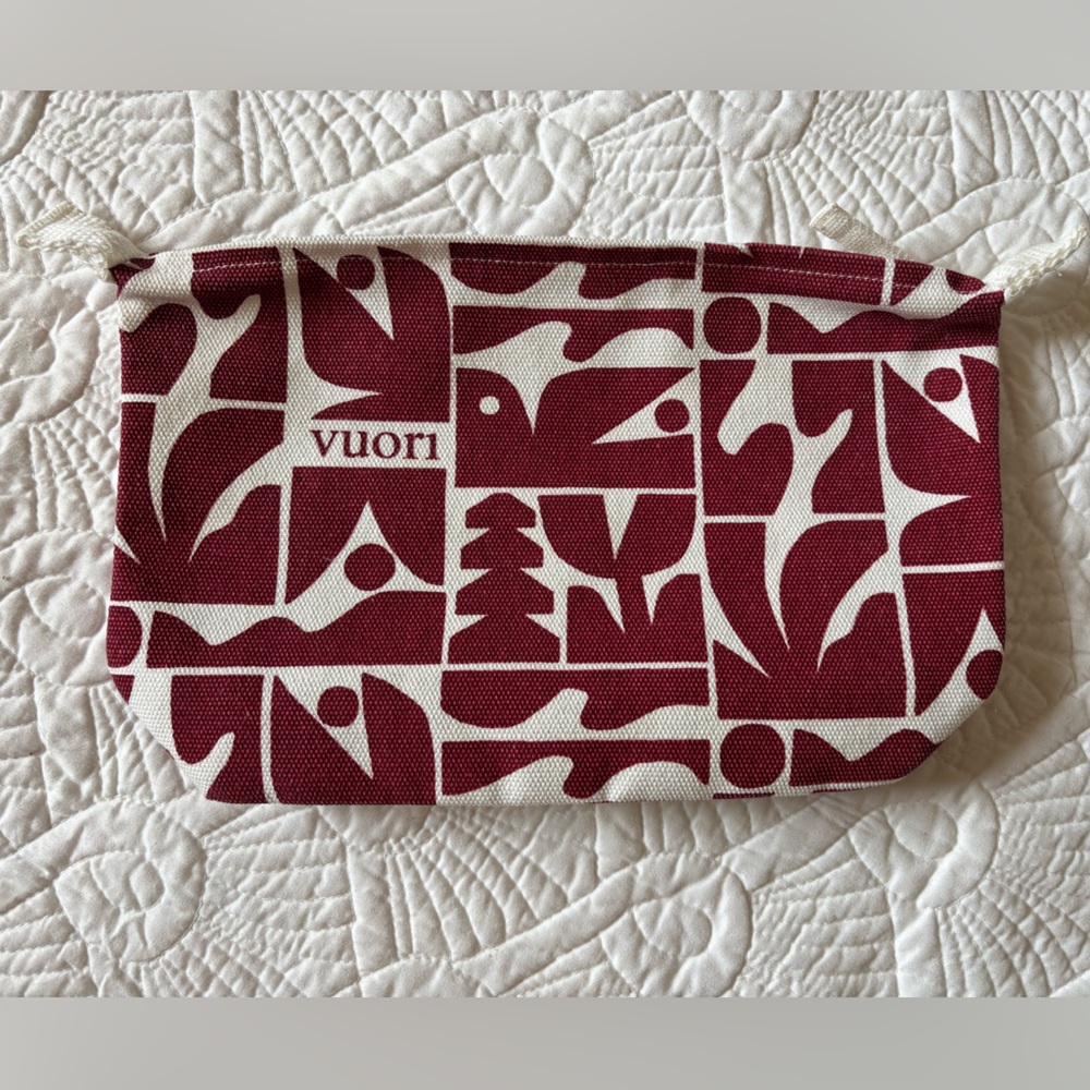 NWOT Vuori makeup travel pouch - Picture 2 of 5